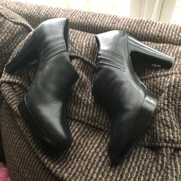 GORGEOUS Black Leather Matisse Booties. - Picture 7 of 8